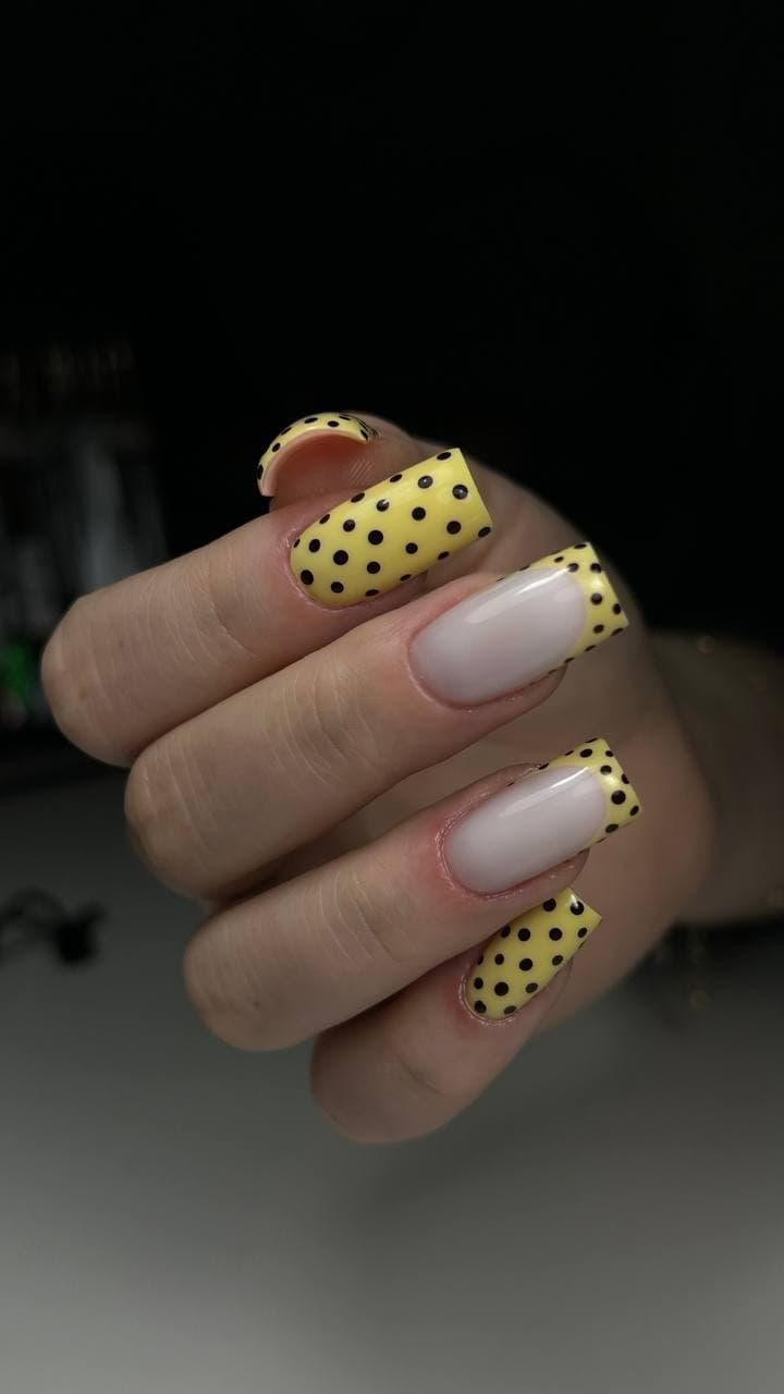 Yellow polka dot french nails — stylizacja paznokci Kraków