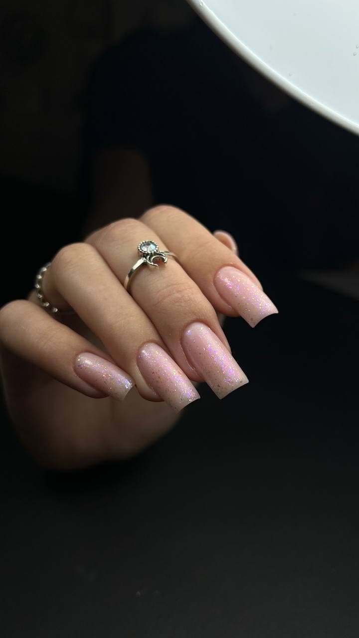 Pink glitter nails with opal flakes — paznokcie hybrydowe Kraków